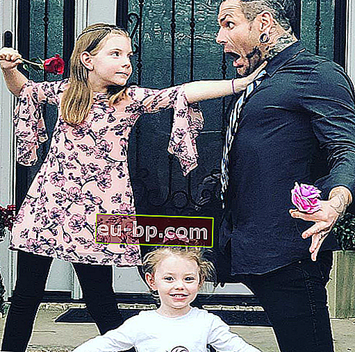 Джеф Харди с дъщерите си