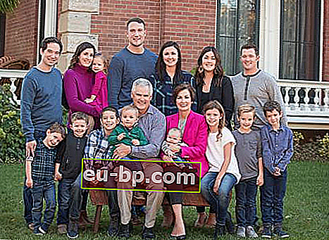 Kim Reynolds กับสามีและลูกหลานของเธอ